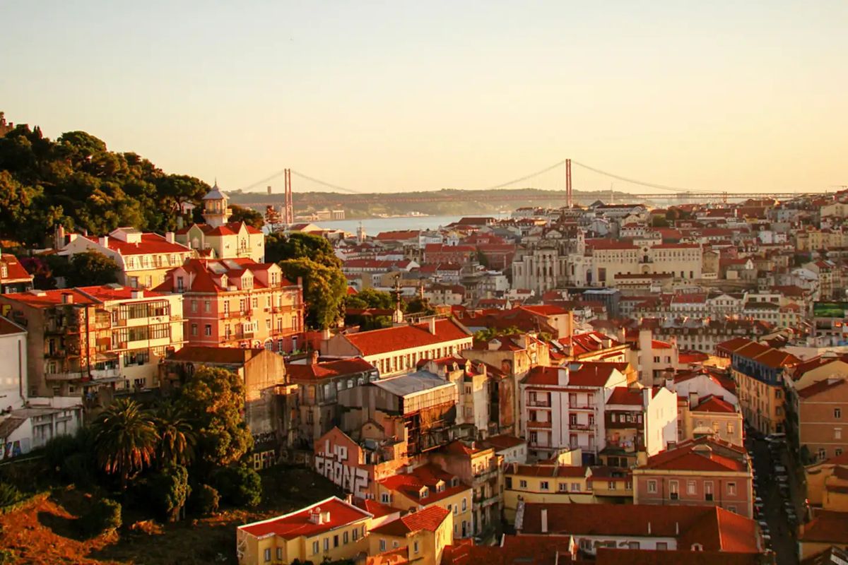 Guia local a partilhar saberes sobre o património português
